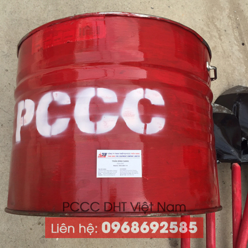 Th&ugrave;ng phuy đựng c&aacute;t chữa ch&aacute;y