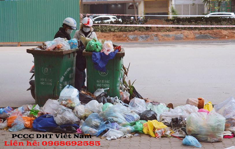 Thùng rác bị quá tải, nhu cầu sử dụng quá lớn