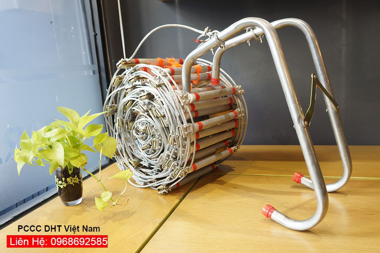 Một chiếc thang dây thoát hiểm vô cùng tiện lợi, nhỏ gọn
