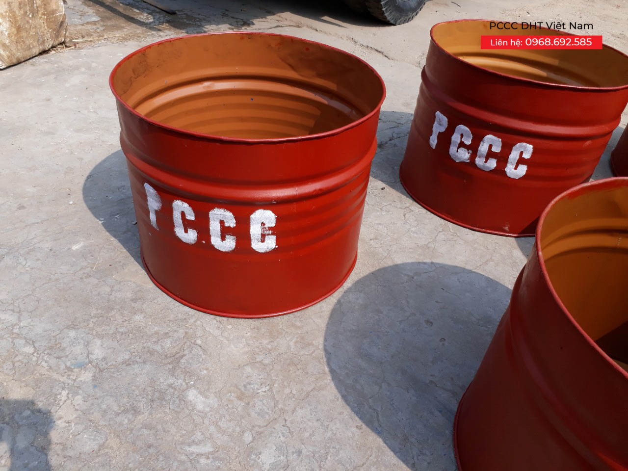 Sản phẩm th&ugrave;ng phuy đựng c&aacute;t chữa ch&aacute;y